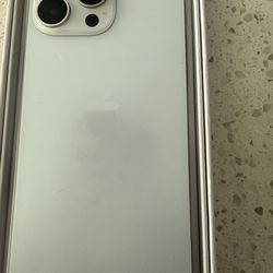 iPhone 16 Pro Max 512 with cracked screen