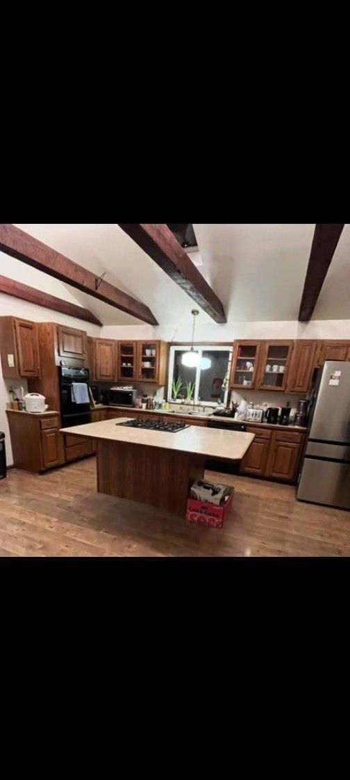 Kitchen Cabinets With Good Oak Doors.