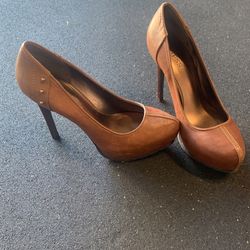 Size 8 Guess heels