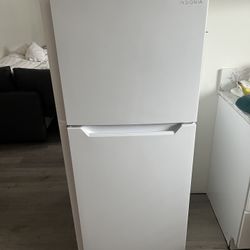 5ft tall Fridge (perfect condition)