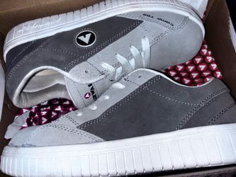 Women’s 7.5 new shoes