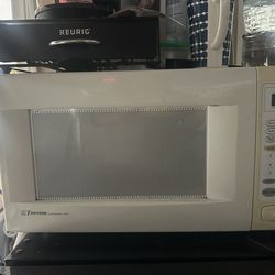 MICROWAVE - SMALL REFRIGERATOR