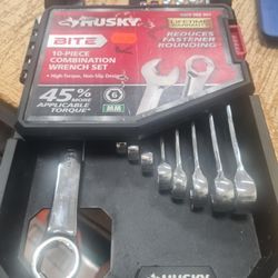 Husky

BITE Metric Combination Wrench Set (10-Piece)

Model: 1009 988 301