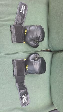 Boxing gloves