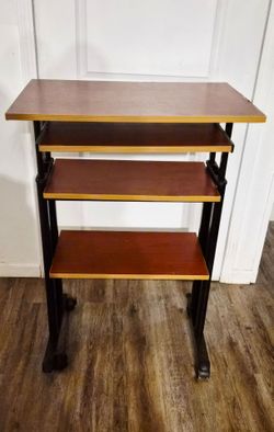 Mobile Computer/Laptop Workstation – Adjustable Height & Great Condition