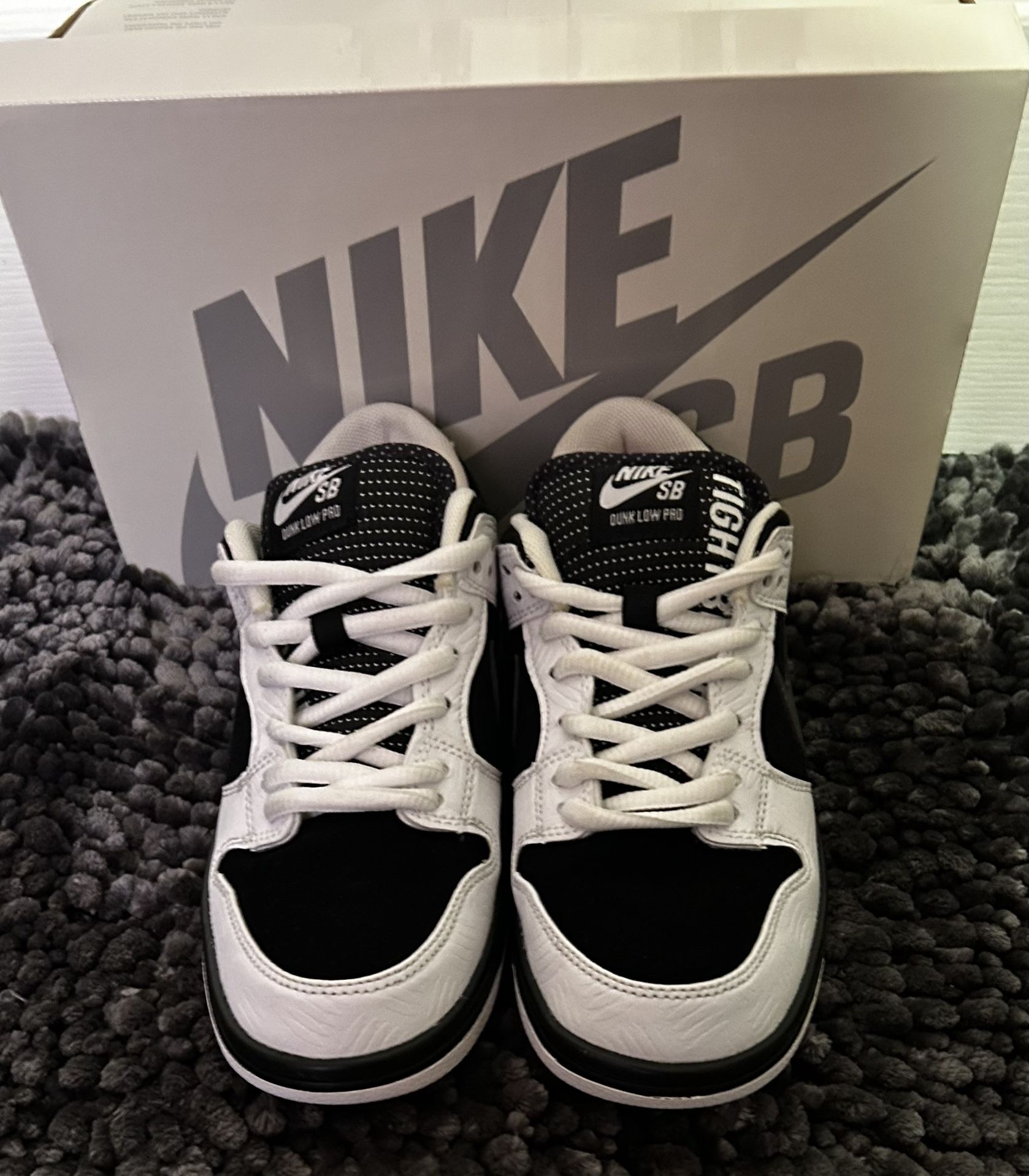 Nike TightBooth SB Dunk Low Pro Black and White Sneakers/Skateboard Shoes Size 8