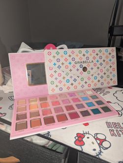 Eyeshadow Palette With Mirror 