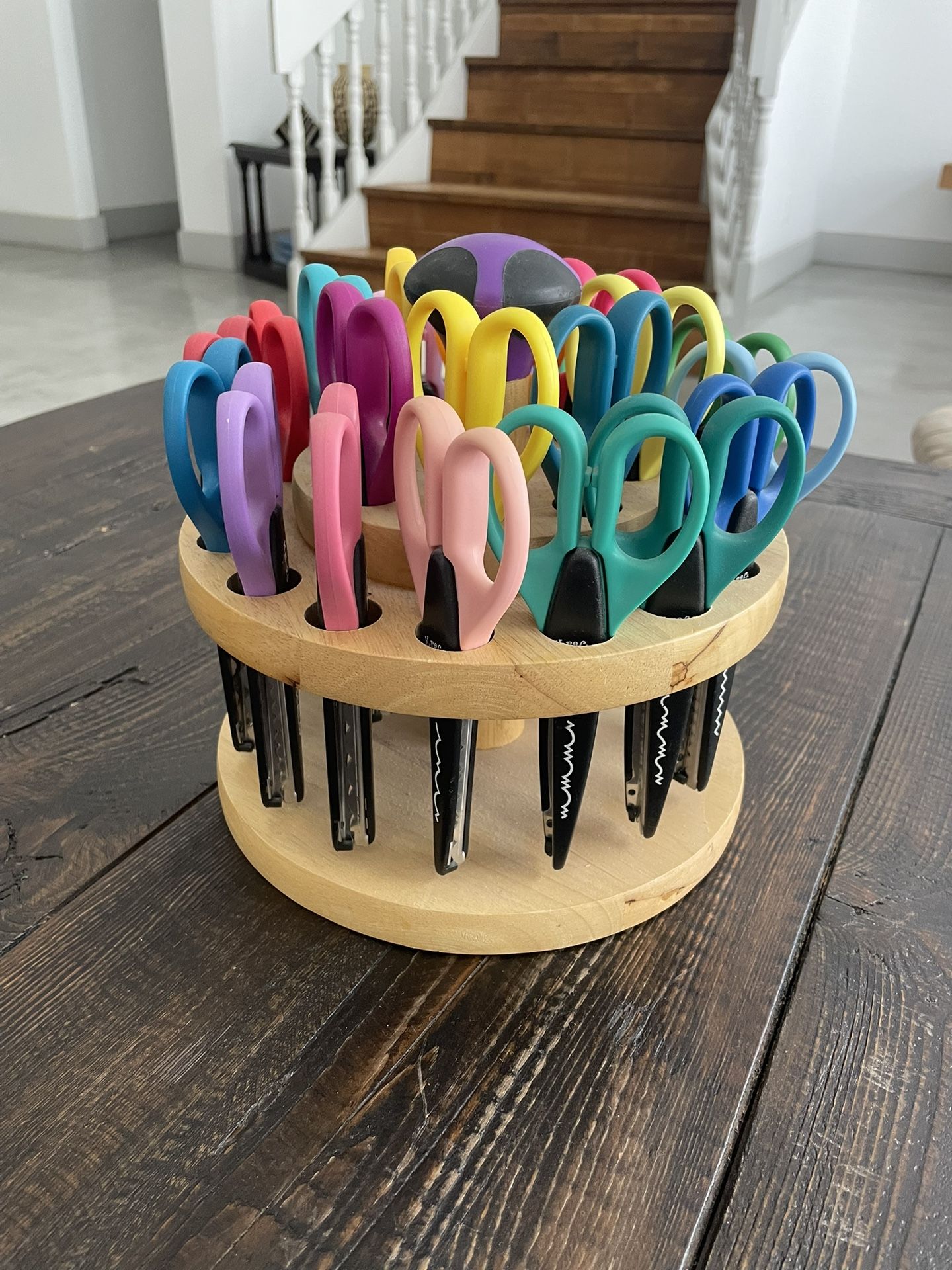 ECR4Kids Kraft Edgers with Rotating Hardwood Rack, Decorative Scissors, Assorted, 18-Piece