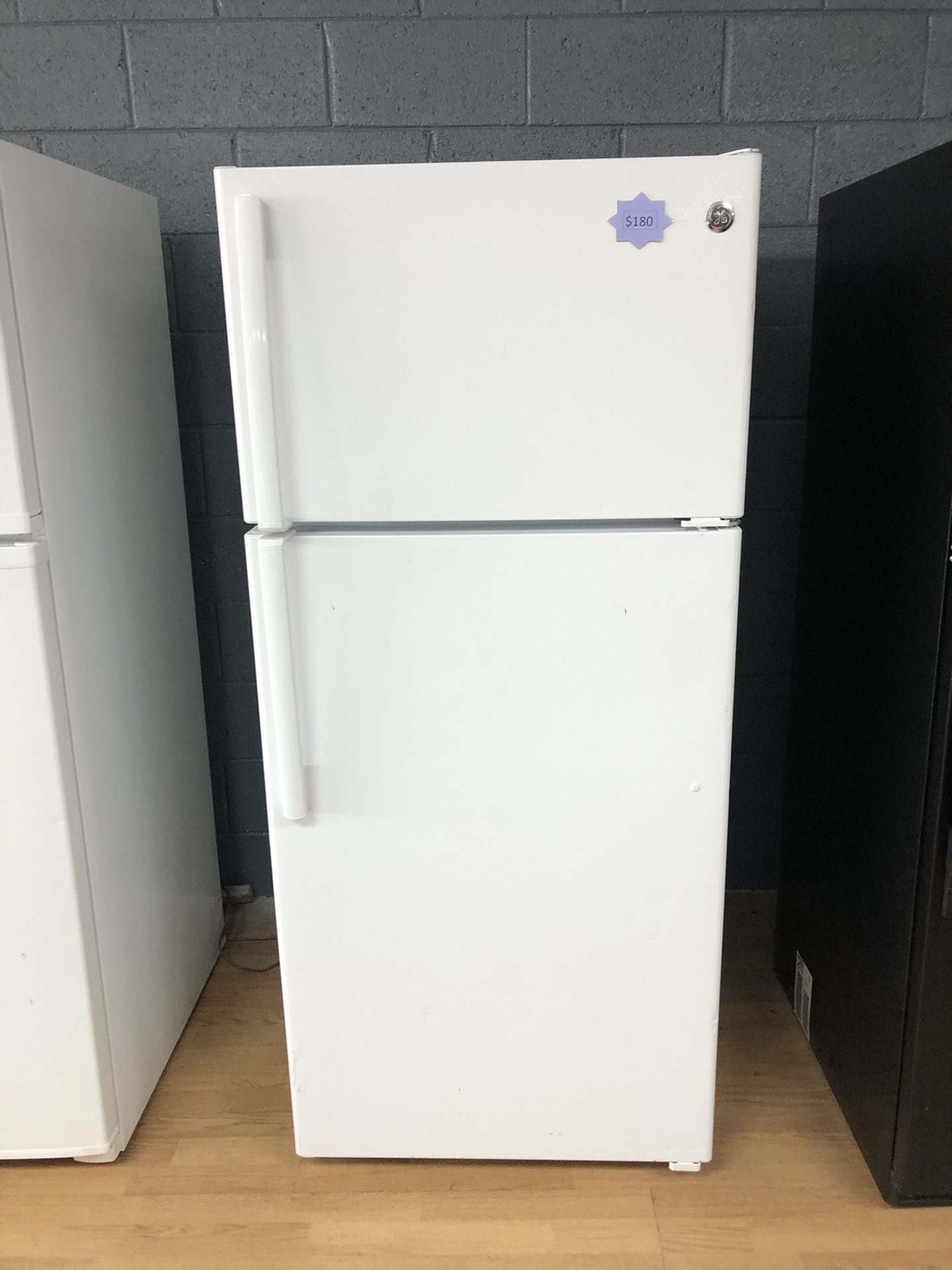 GE white top freezer refrigerator