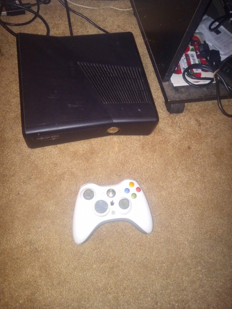 Great Condition Xbox 360 Slim 250gb with Cords,Controller,2 Games(I Can Deliver Free)