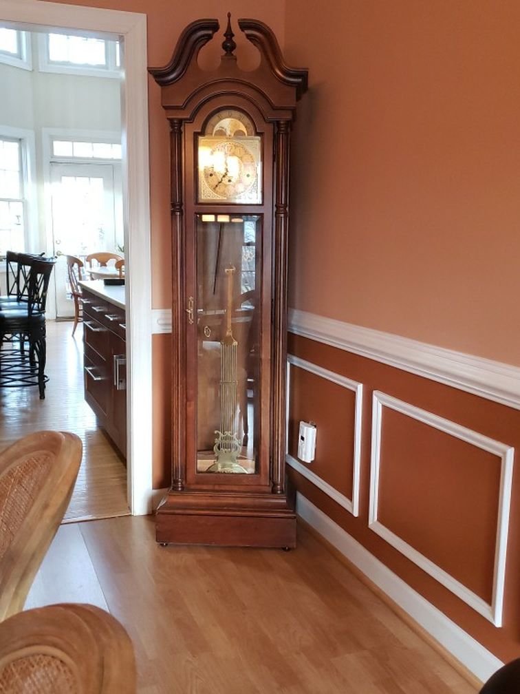 Grandfather Clock. No Scratches, Looks like new. Disassembled for easy transport.