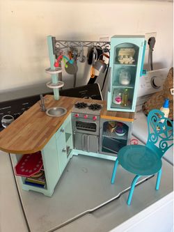 American girl kitchen set in excellent condition with lots of food