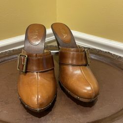 Women’s Heeled Clogs