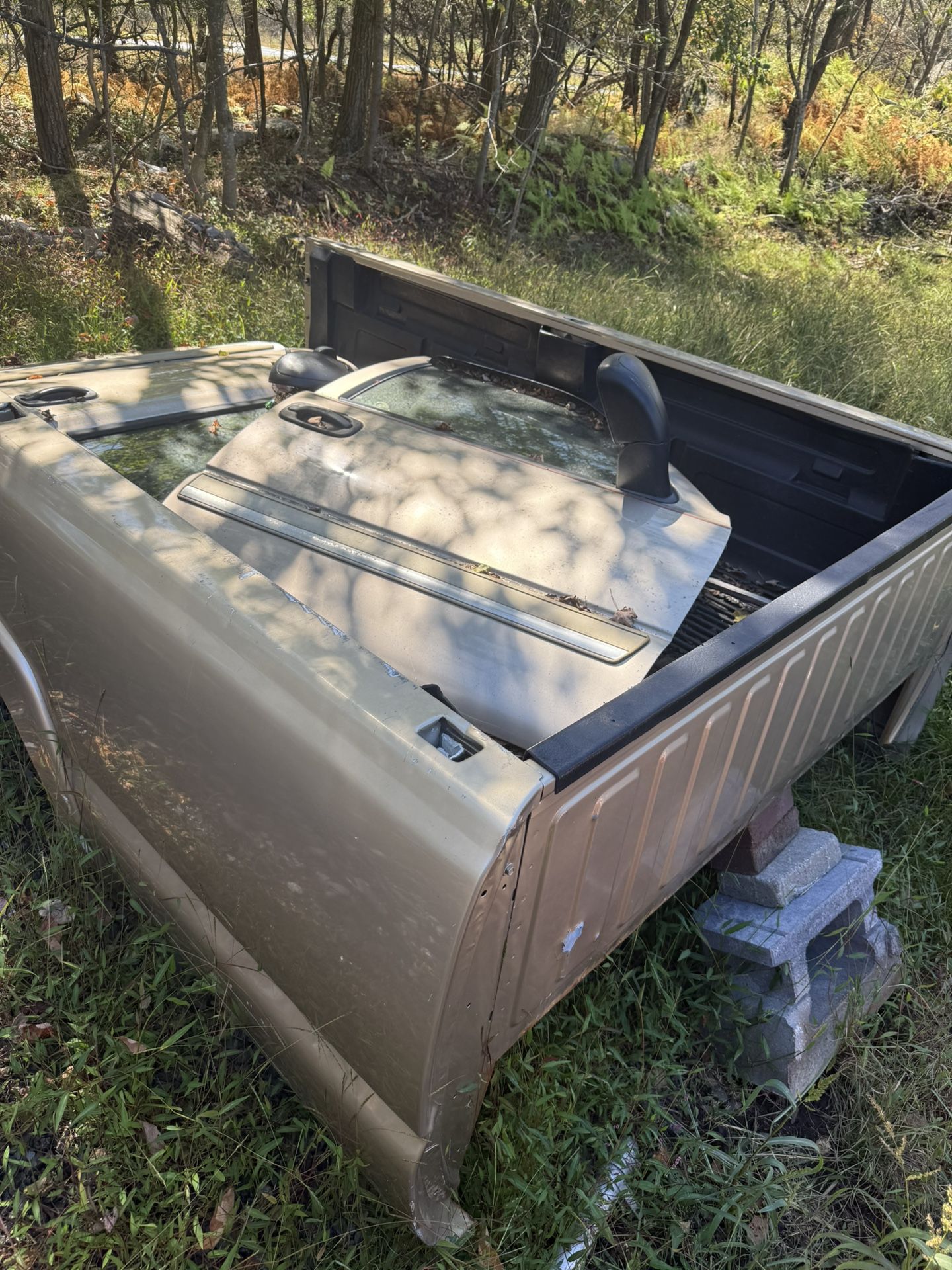 Truck Bed And Doors Off 2003 Chevy Silverado