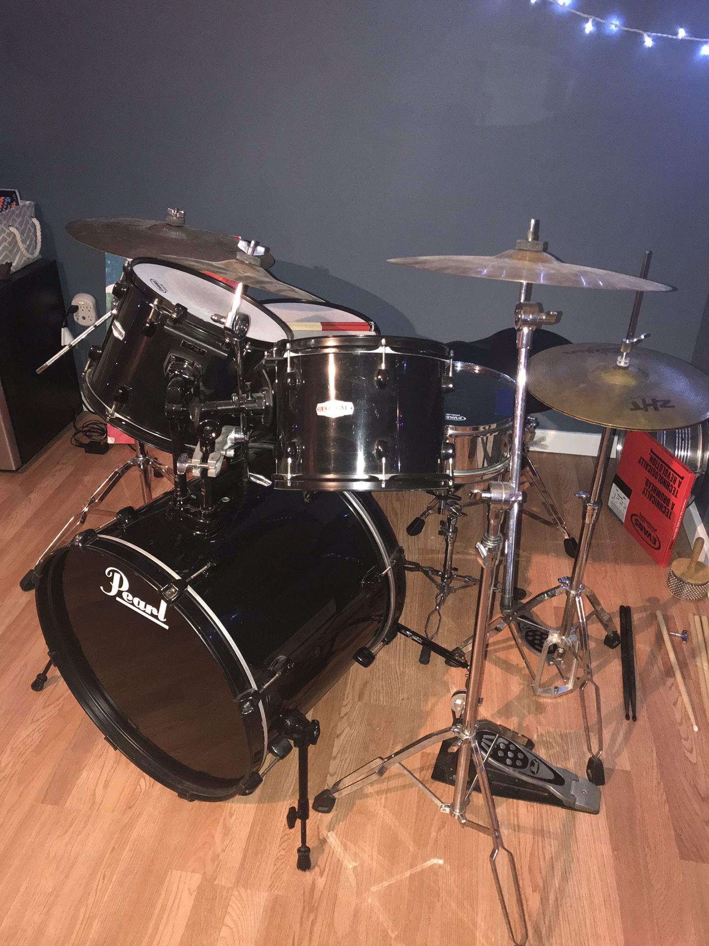 Pearl Forum Drum Kit with goodies!