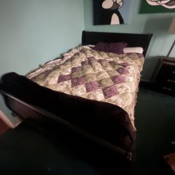 Bedroom Set Sleigh Bed And Dresser 