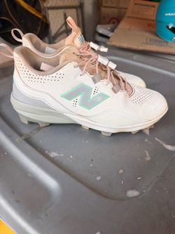 New balance baseball cleats