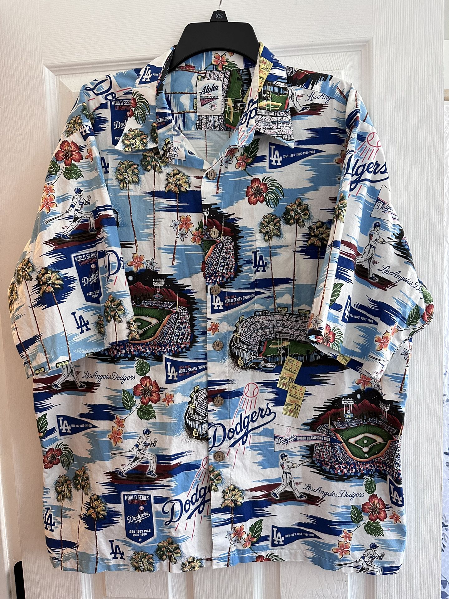 Los Angeles Dodgers Reyn Spooner Scenic Button-Up Shirt for Sale in  Lakewood, CA - OfferUp
