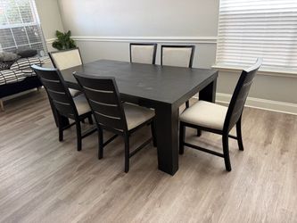 7 Piece Extendable Dining Table Set / 6 Upholstered Chairs
