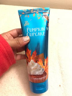 Bath & body works pumpkin cupcake body cream