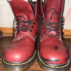 DR.MARTENS Boots Red color size 13.5 US 8 hole boots in very good condition 