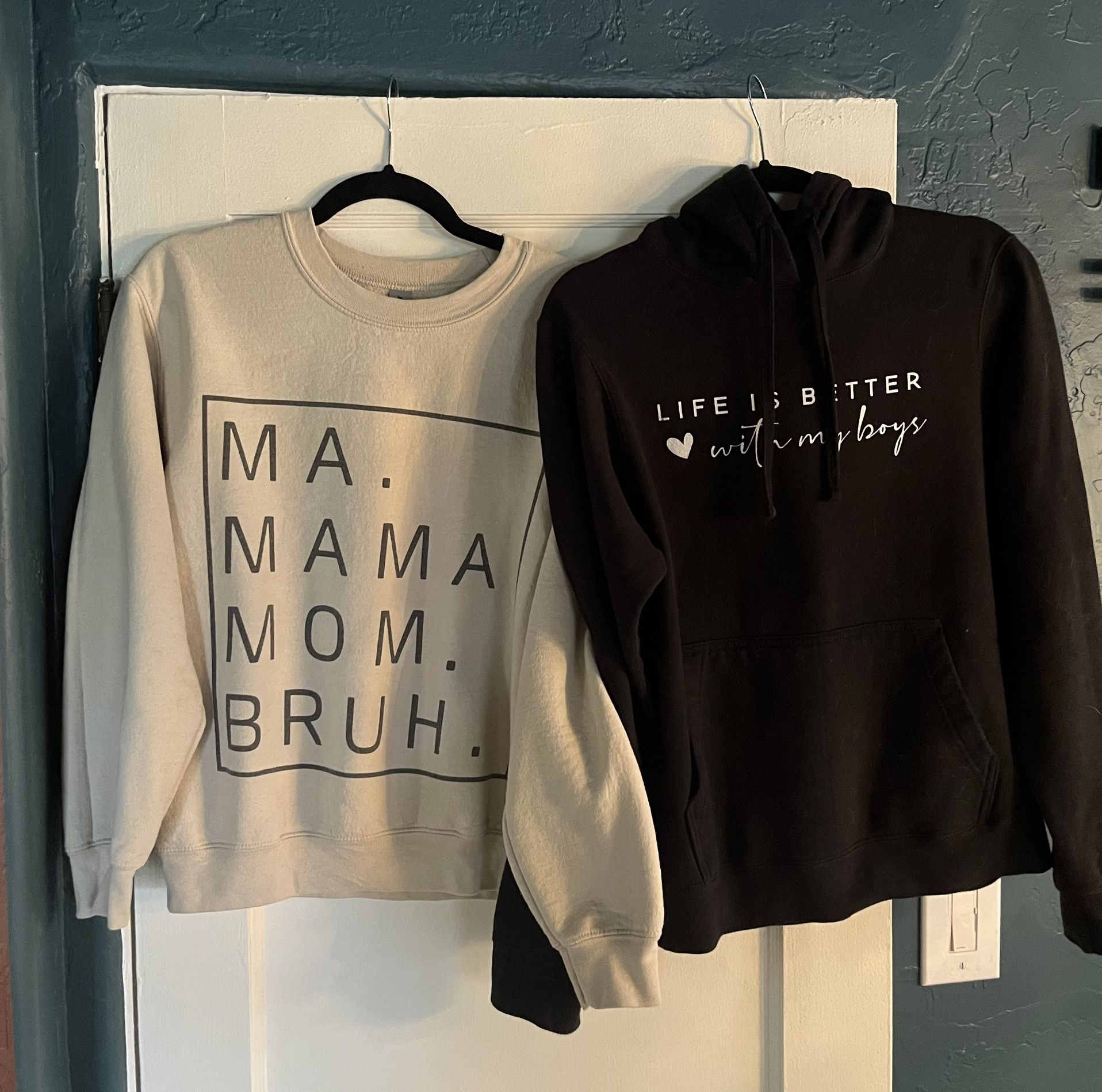 2 Women’s Sweatshirts / Hoodies -size Small