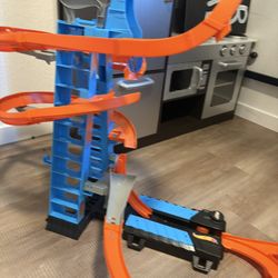 Hot Wheel Race Track