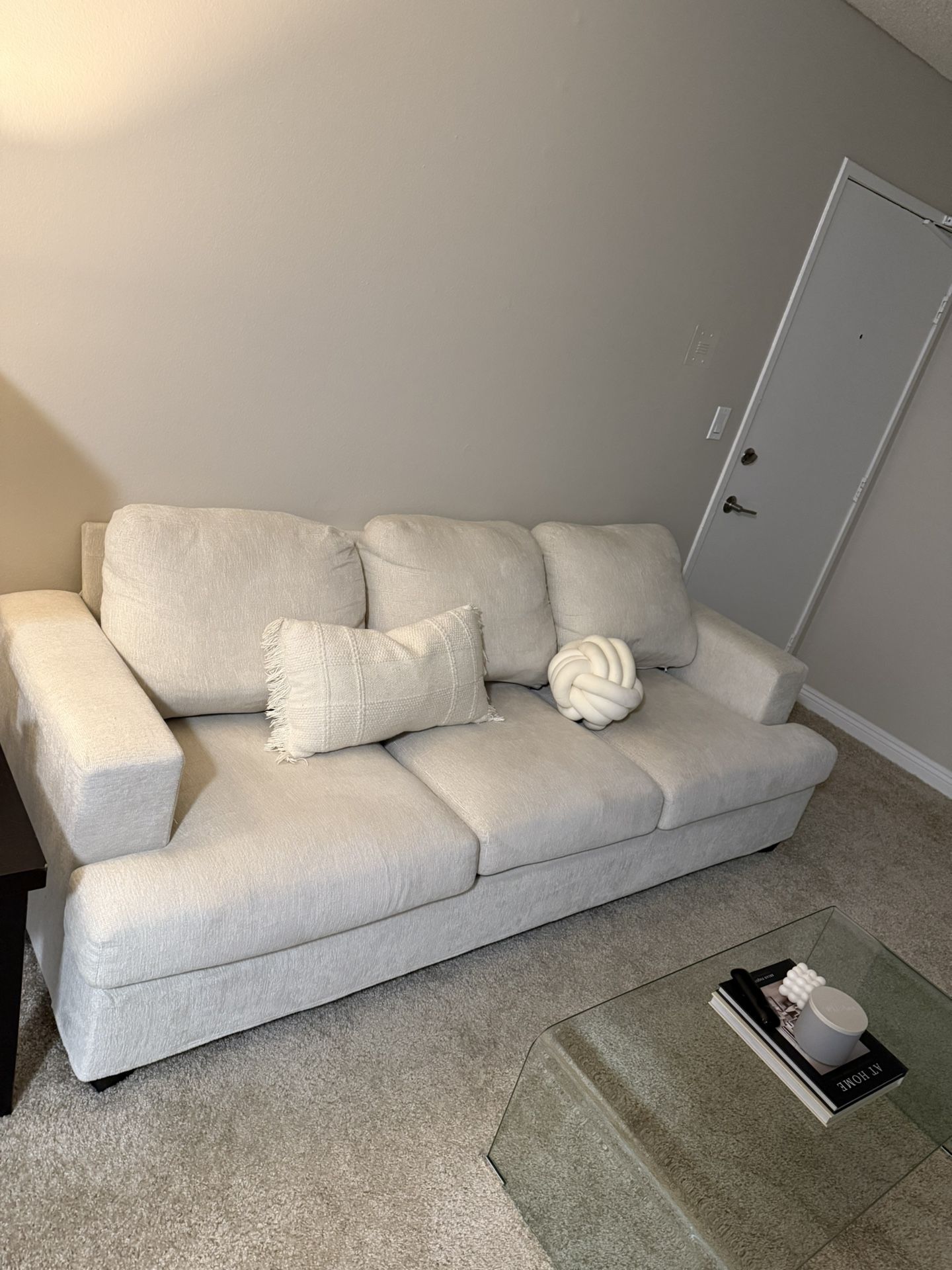 Couch (Beige)