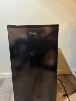 3.1 cu’ mini fridge