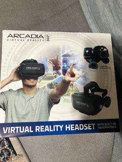 Arcadia Virtual Reality Head-Set with built in Headphones 2 Headsets New in Box cash local only!