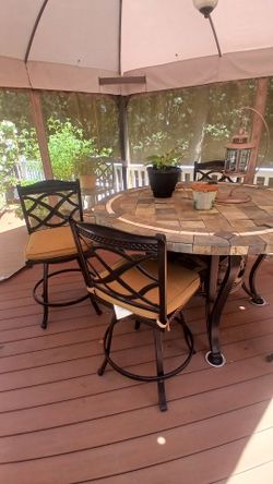 Hi Top table and six matching bar stools