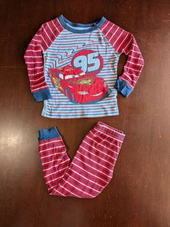 Boys Disney Lightening McQueen Pajamas Size 5 - Everett, WA