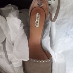 Tan Halogen Wedges With Studs