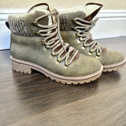 Gently Used Green Boots Women’s Size 6.5 $5