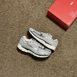Nike Vomero 5 Photon Dust Metallic Silver (W)