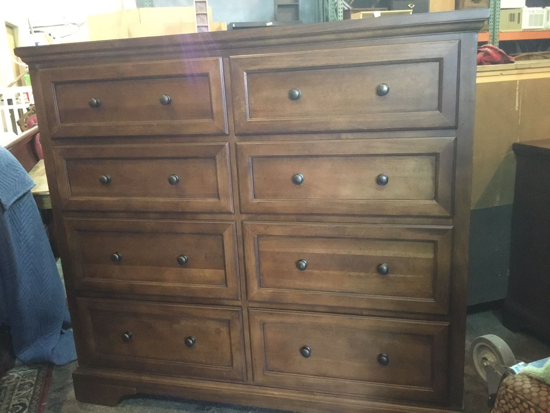 Universal Broadmoore Eight Drawer Dresser / Chest Of Drawers Delivery