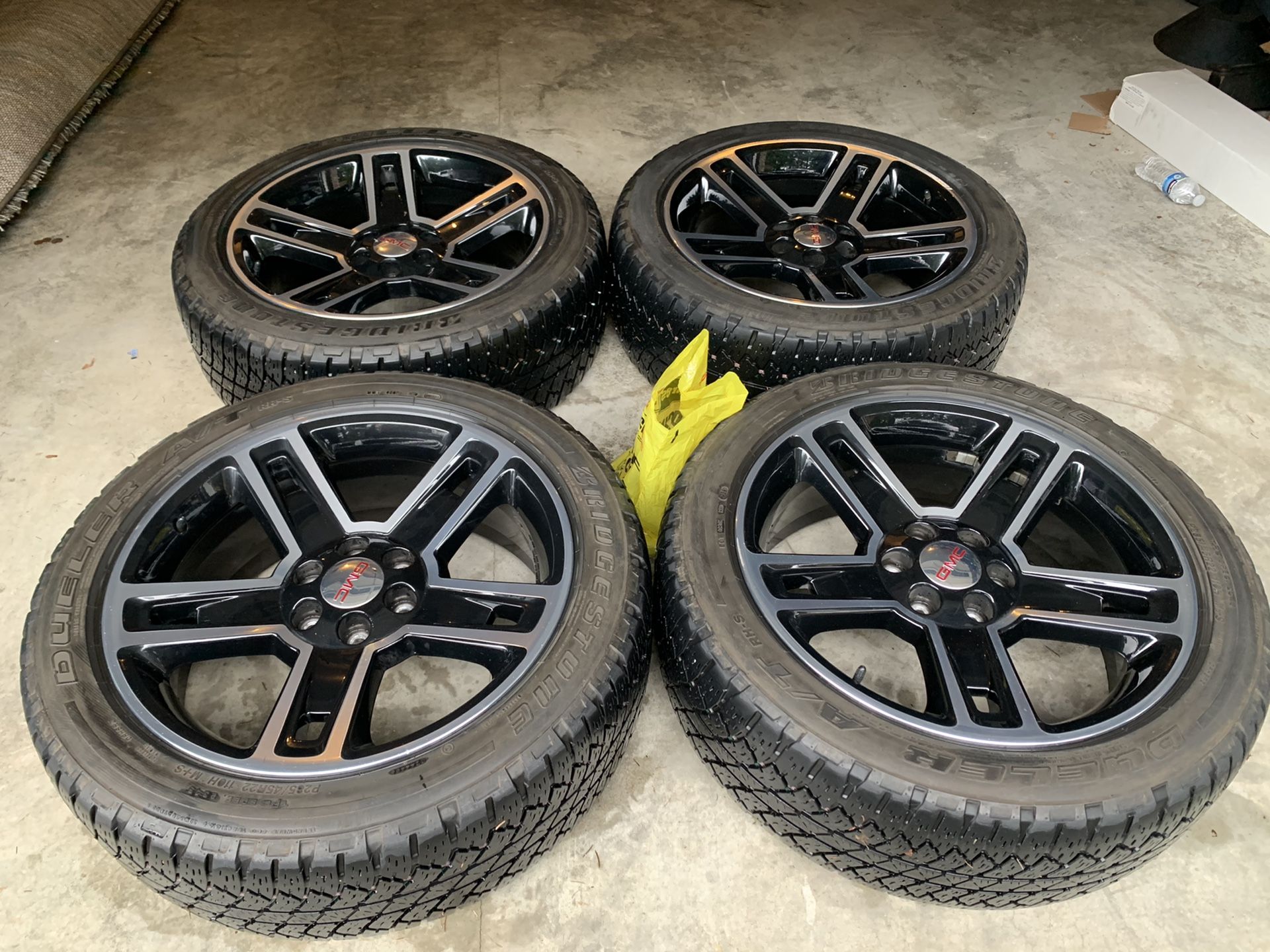 22" GMC/ Chevy wheels and tires with P285/45R22 Bridgestone Dueler A/T’s, 22” rims. Work in snow