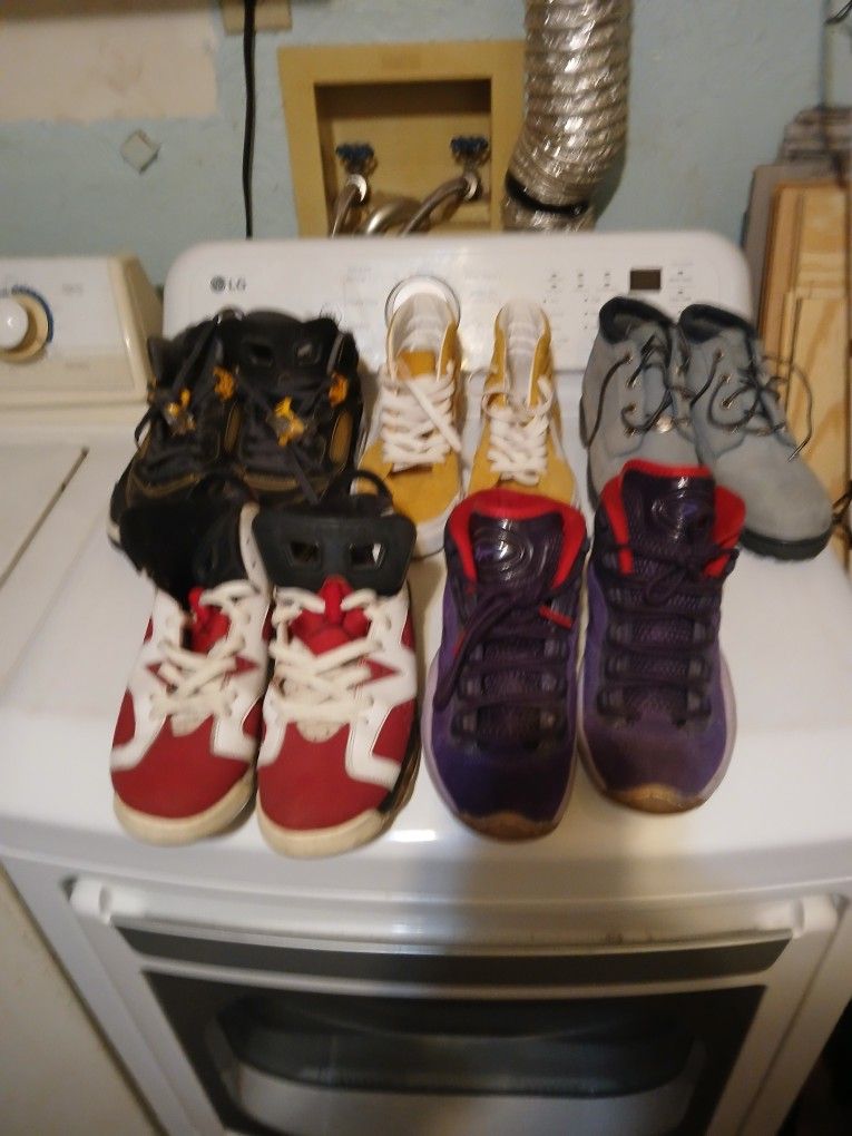 Sneakers/Boots