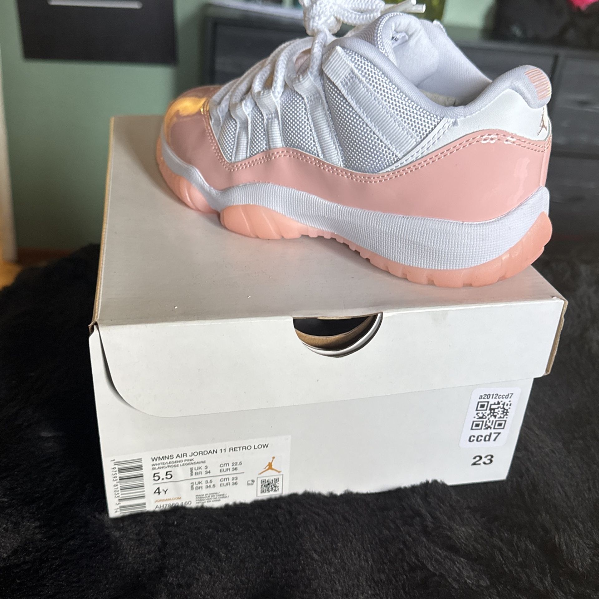 WMNS Air Jordan 11 Retro Low White/Legend Pink