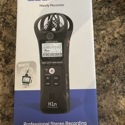 Zoom h1n professional stereo recording. Great for podcasting or blogger. New in the box. 