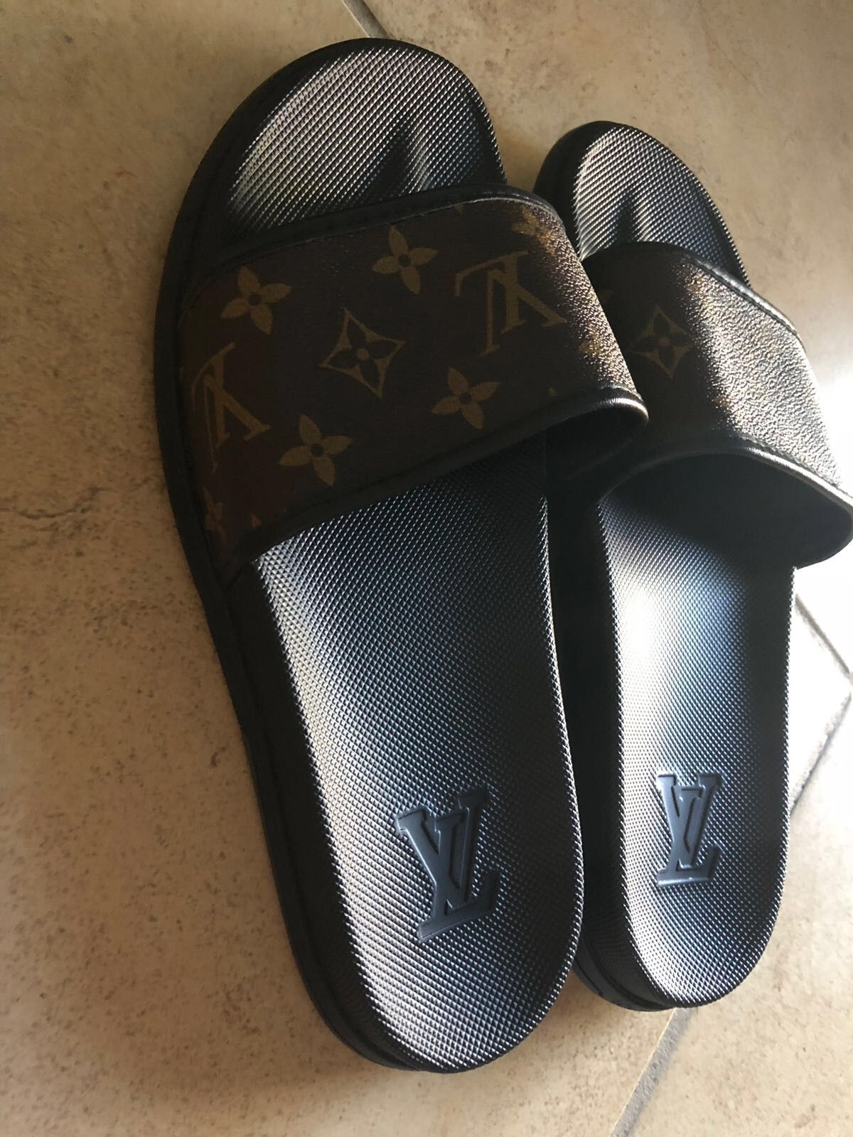 Louis Vuitton x Supreme Logo Waterfront Mules Men\'s Slipper
