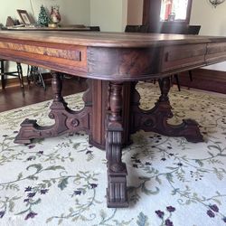 Absolutely Gorgeous Antique Victorian Style Dining Room Table Walnit with 3 Leaf Extensions