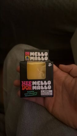 NeeDoh Mello Mallo Squishy Color-Changing Marshmallow Toy
