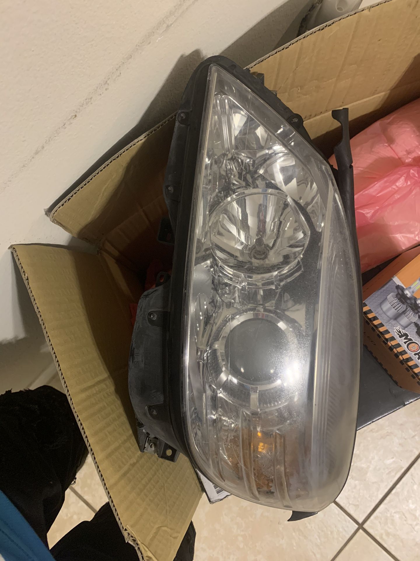 2010 Mercedes C300 Headlights with LED bulbs