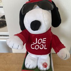 Joe Cool Dancing Snoopy Dog. -Christmas Theme. Batteries Included Pick up in Del Mar heights 