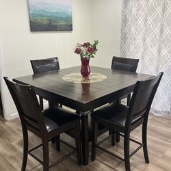Dining Table /Lazy Susan  And 4 Chairs! 