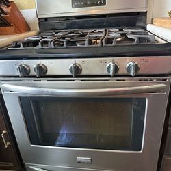 Gallery 30-in 5 Burners 5-cu ft Self-cleaning Freestanding Natural Gas Range (Stainless)