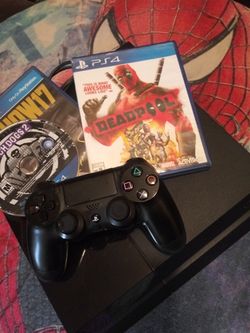 PS4 SONY 500GB + 4 GAMES