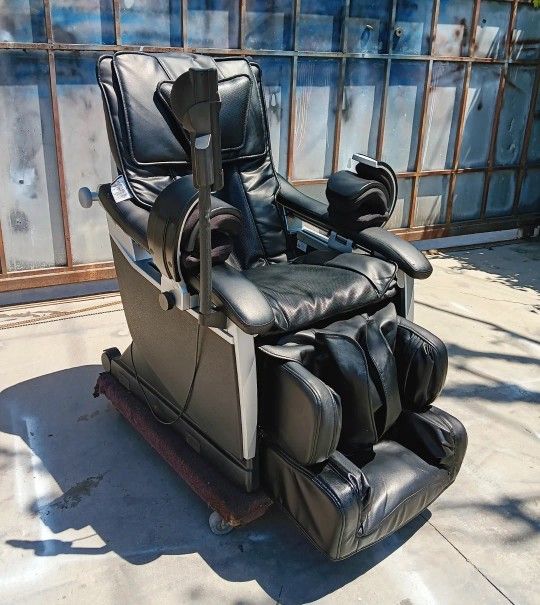 Osim Idesire Os-7800 Full Body Recliner/massage Chair for Sale in