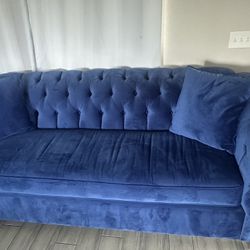 Beautiful blue couch set 
